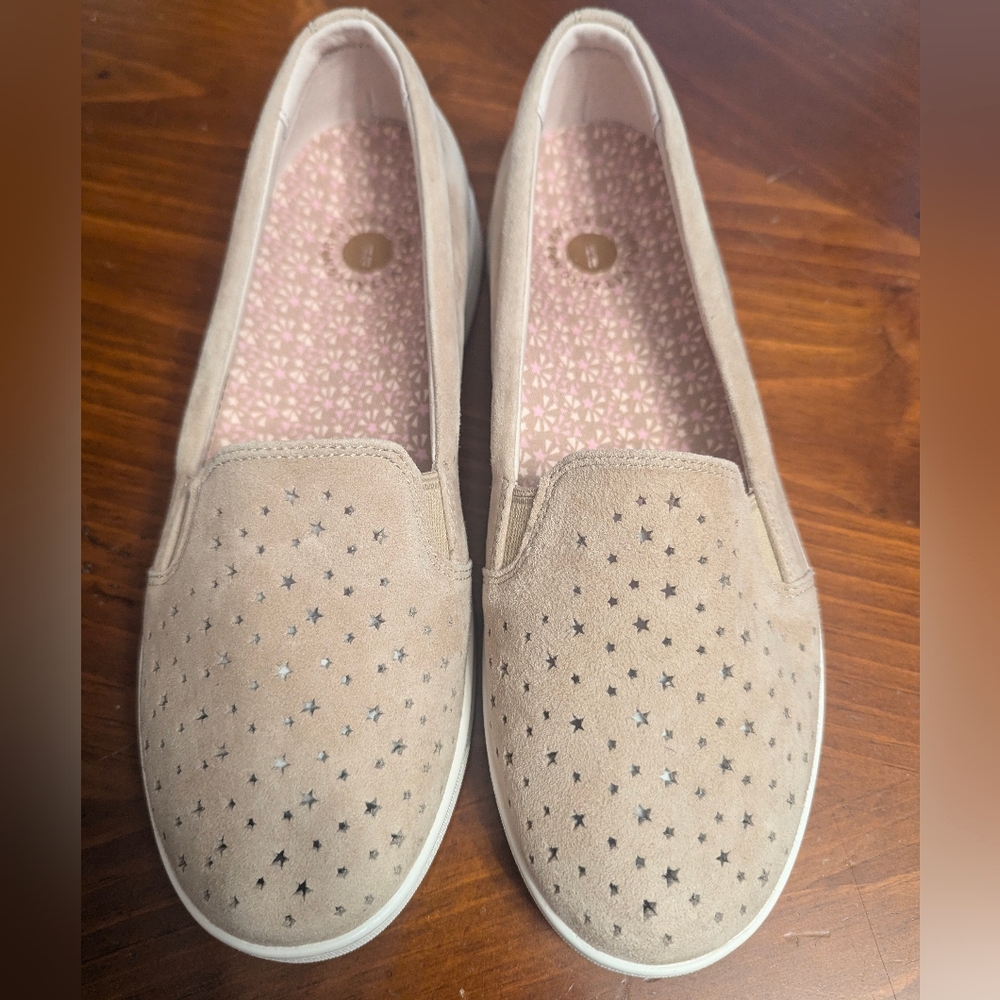 REVITALIGN Slip-On Shoes In 8.5D Sesame Leather Nwt Comfort Built Insole